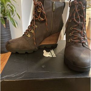 Sorel Joan Uptown Lace boots